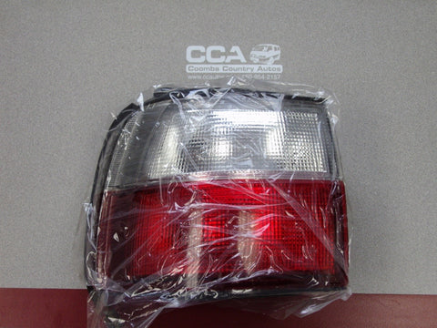 Left rear tail lamp (late style)